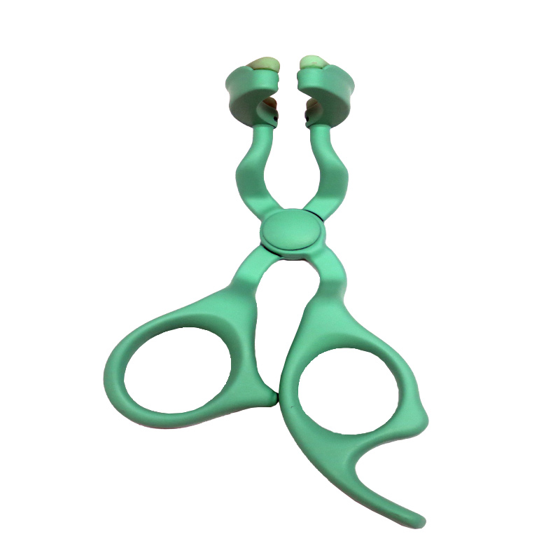 Aide aux lentilles de contact colorées